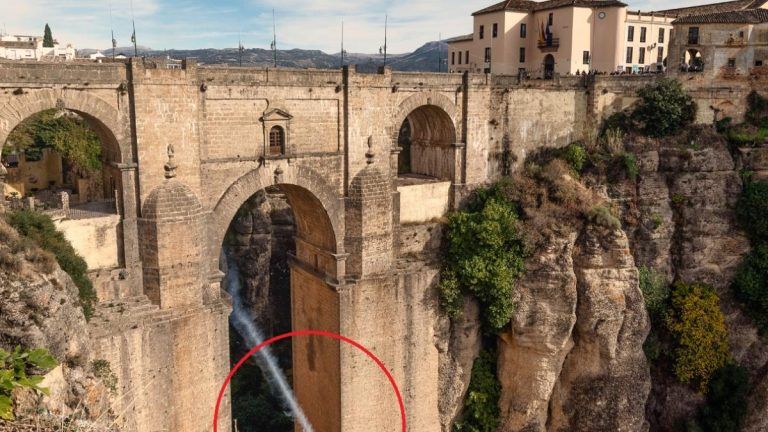 Dani Román, el ‘hombre pájaro’ andaluz que ha cruzado por primera vez el Puente Nuevo de Ronda