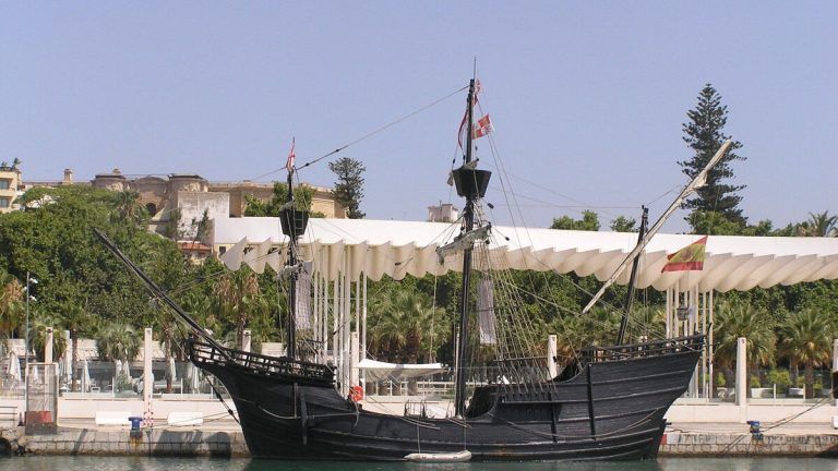 La Nao Victoria atraca en Málaga durante la Navidad con motivo de los 500 años de la primera vuelta al mundo