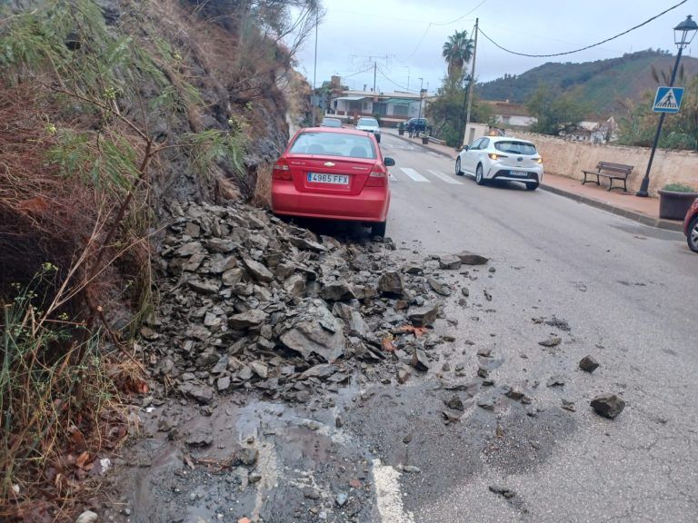 La Diputación de Málaga actúa en 13 carreteras a causa de las fuertes lluvias