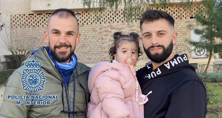 Un policía de Antequera reanima en la comisaría a una bebé en parada cardiorrespiratoria