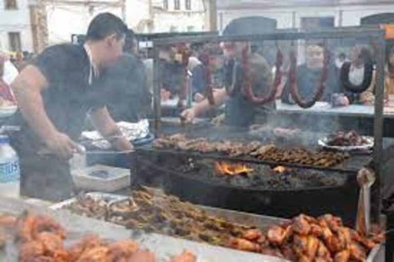 La tradicional Fiesta de la Matanza de Ardales espera superar los 10.000 visitantes este domingo
