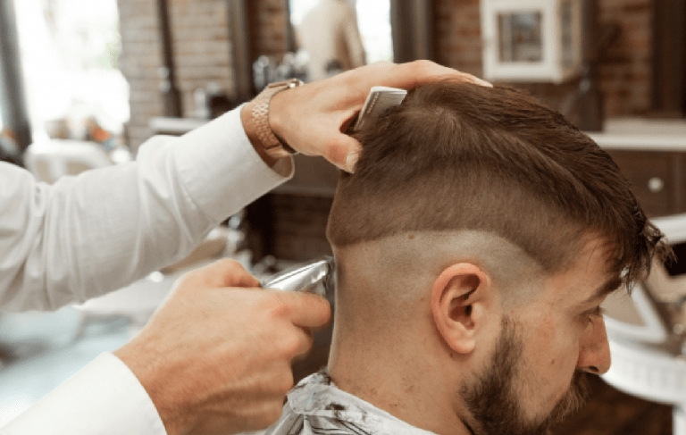 La tiña se cuela en las peluquerías de Málaga