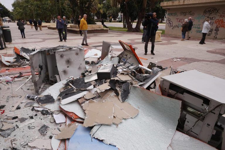 Revientan con explosivos cajeros de un banco en el centro de Málaga