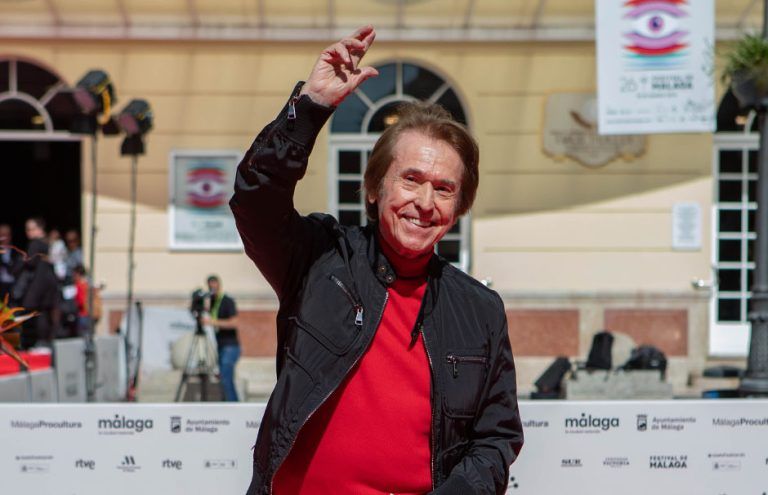 Raphael recibe por primera vez en España un premio por su trayectoria como actor