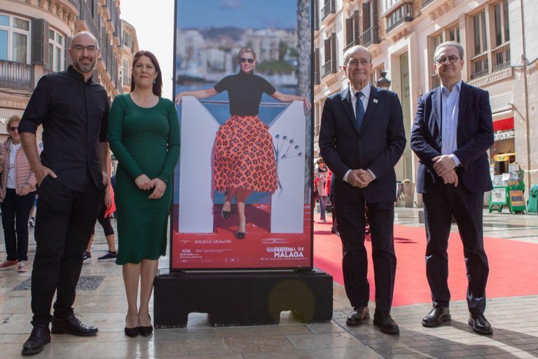 El fotógrafo Eloy Muñoz convierte la calle Larios en un paseo de las estrellas en la exposición del 26 Festival de Málaga