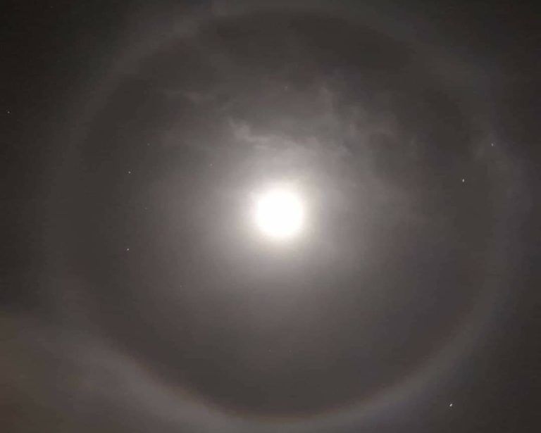 Un fenómeno meteorológico en la Provincia: el halo lunar