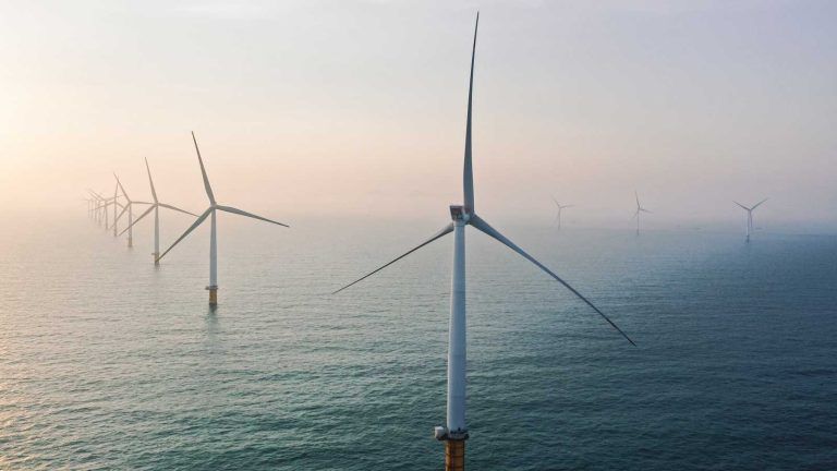 El Gobierno da el pistoletazo de salida al desarrollo de la energía eólica marina frente a la Costa del Sol