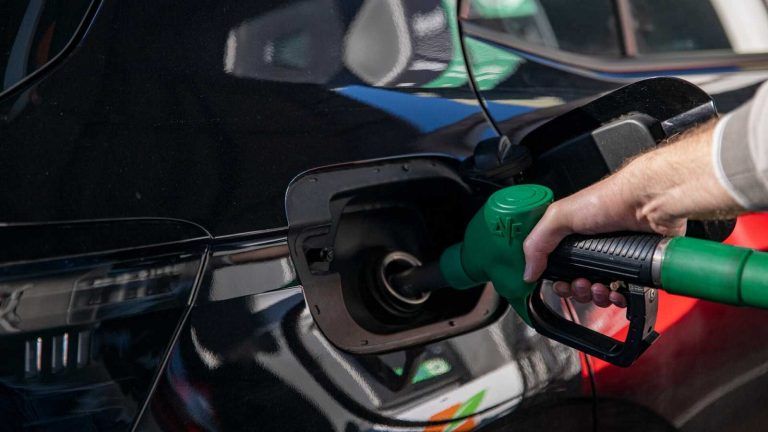 Los carburantes caen a las puertas de la Semana Santa
