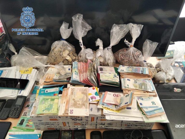 Cae una red en Málaga que estafó más de un millón de euros por el ‘timo del amor’