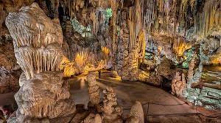 Un estudio data la ocupación de la cueva de Nerja desde hace 41.000 años