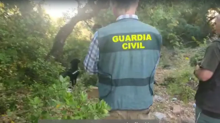 Hallan en Benahavís una maleta con restos óseos de una mujer muerta