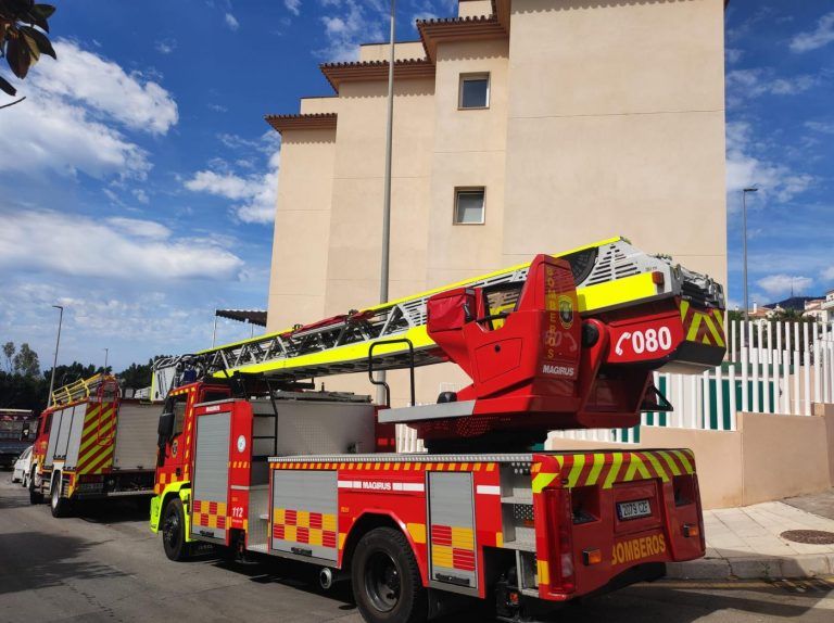 El incendio en un hotel de Málaga obliga al desalojo de unas 100 personas