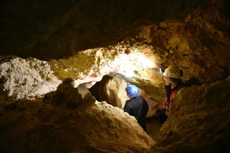 Se descubre en Rincón de la Victoria una nueva cavidad en el complejo calizo de El Cantal