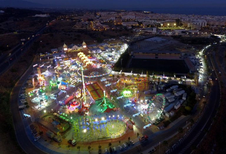 La Feria y Fiestas Mayores de Estepona arrancan el martes con el pregón de Carlos Moreno ‘El Pulpo’ en la avenida España