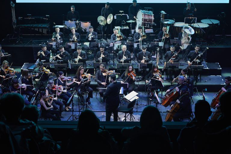 Concierto  dedicado a la década de los 80 por los integrantes de la Larios POP del Soho