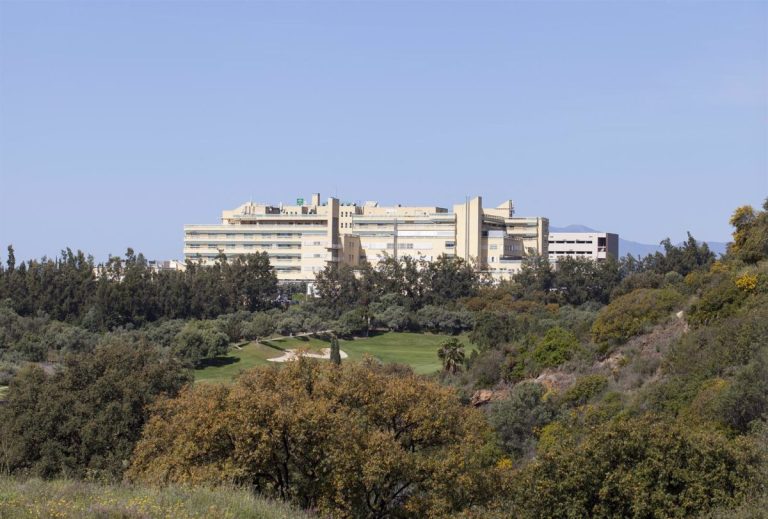 Agreden a cuatro sanitarios del Hospital Costa del Sol
