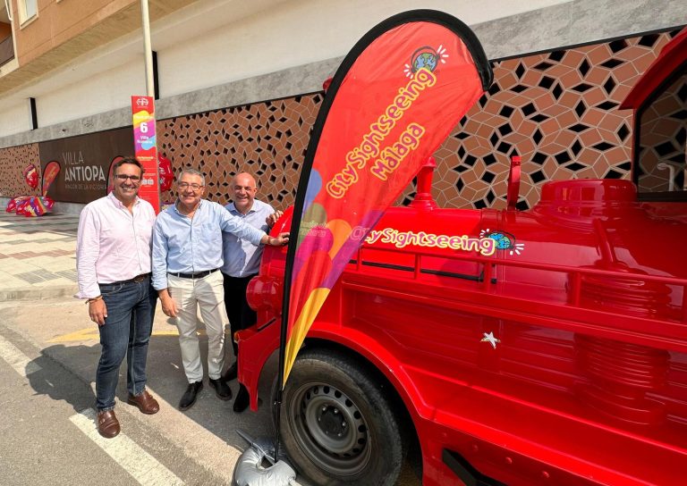 El tren turístico de Rincón de la Victoria inicia hoy su recorrido ofreciendo un tour de ocho paradas por los principales puntos del interés de la ciudad