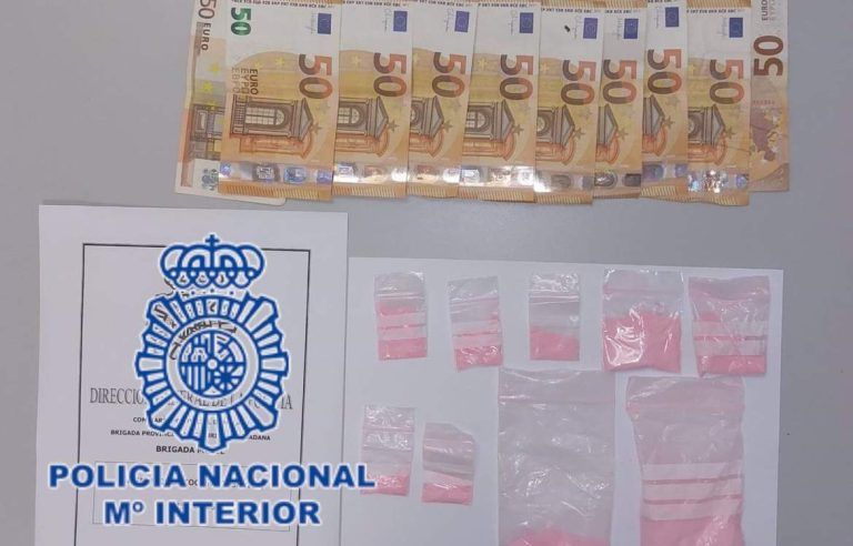 Detenido un pasajero en la estación de autobuses con cocaína rosa en su equipaje
