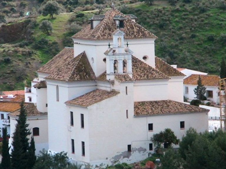 Macharaviaya, turismo con vistas panorámicas a la Axarquía