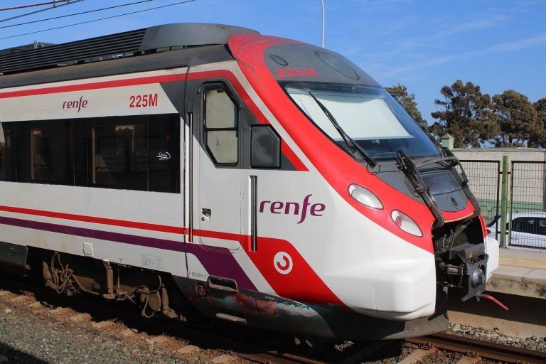Renfe recibe el Premio Ajoblanco Andalucía por la difusión del documental ‘La Vid(A)’ en sus trenes