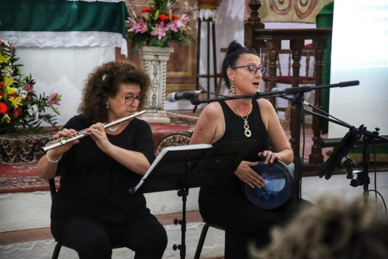 MAWAZÍN موازين es un proyecto/grupo creado con el objetivo de difundir el patrimonio poético-literario andalusí de la Axarquía