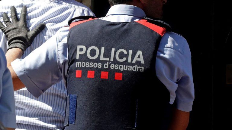 Secuestrado en Portugal y aparece atado a un árbol en Barcelona