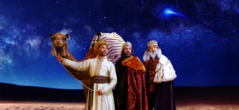Presentación de los trajes de Sus Majestades los Reyes Magos de Oriente