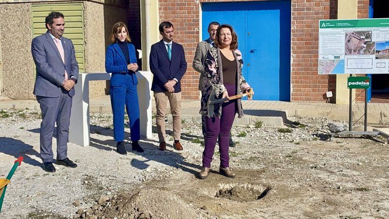 Carmen Crespo, pone la primera piedra del Bombeo de Rojas, que completará la interconexión hídrica de toda la costa malagueña y el Campo de Gibraltar.