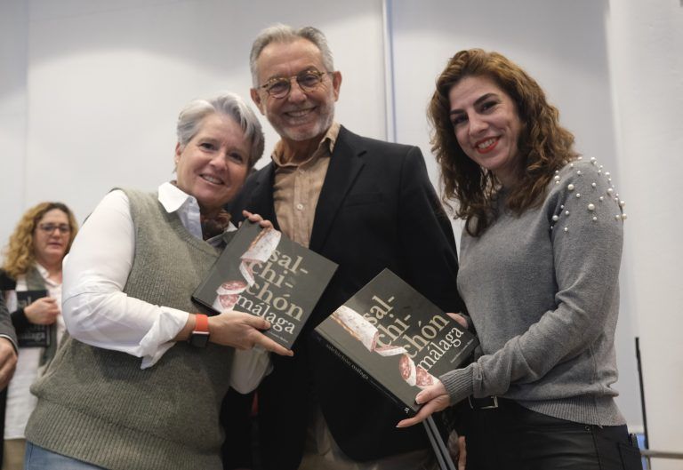 La Diputación de Málaga edita un libro sobre el salchichón de Málaga que formará parte de una serie sobre los productos de la tierra