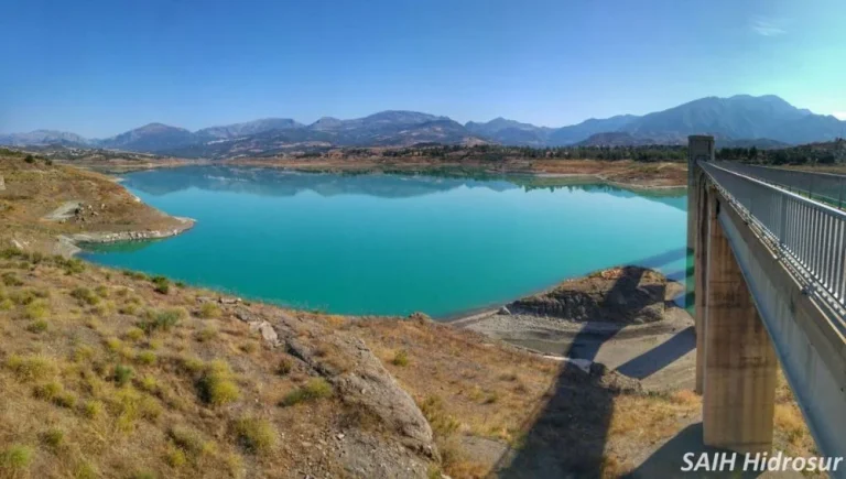 El fiscal que investiga el riego irregular de mangos y aguacates: “Es muy probable que en la Axarquía haya delito ambiental”