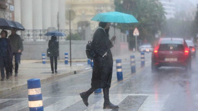 La Aemet activa el aviso amarillo por lluvia y viento en Málaga este viernes y sábado