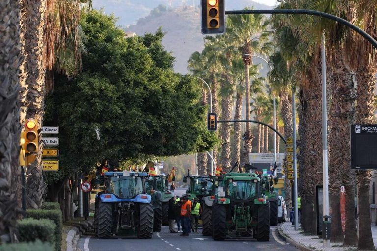 Protestas de agricultores en Málaga: «Estamos en las últimas, no podemos ni aguantamos más»
