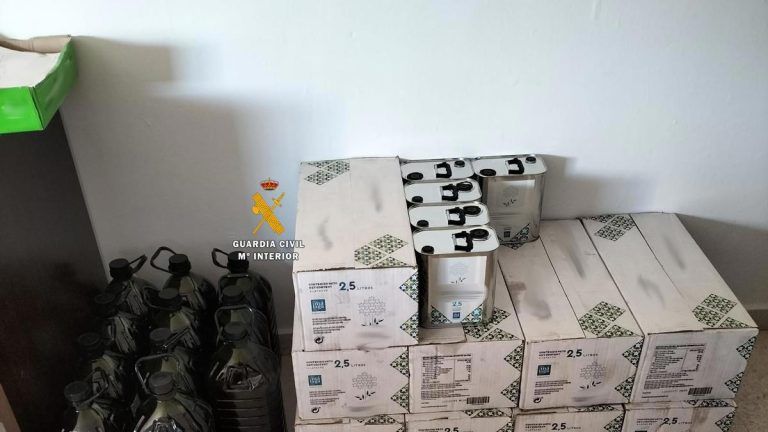 Asaltan en Teba una almazara y roban más de 6.000 litros de aceite