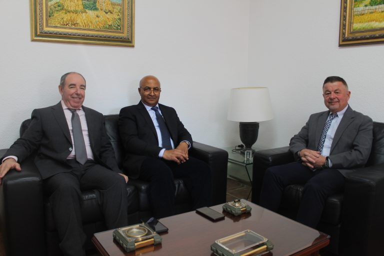 El presidente de la Mancomunidad Axarquía Costa del Sol y el cónsul de Marruecos mantienen un encuentro para abordar posibles colaboraciones en materia de turismo