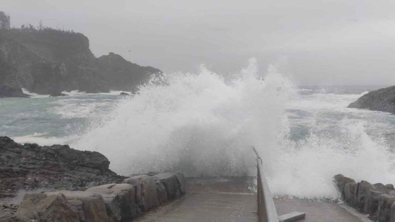 La Aemet activa este martes el aviso amarillo por oleaje en la Axarquía