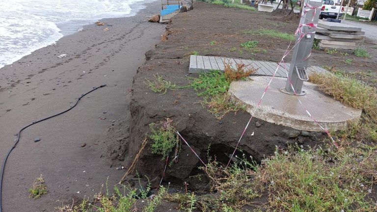 Daños en las playas de Rincón de la Victoria