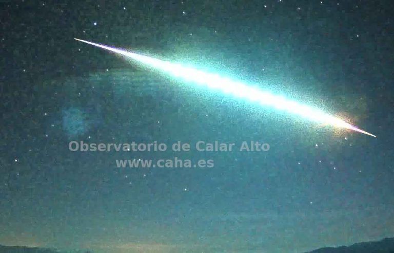 Una bola de fuego sobrevuela Málaga y Granada a 65.000 kilómetros por hora