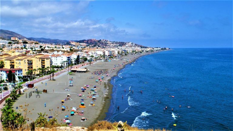 El Ayuntamiento de Rincón de la Victoria publica el Bando Municipal para el buen uso de las playas durante el verano
