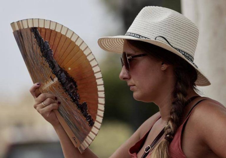Noches tropicales y más de 35 grados en Málaga: La Aemet avisa de la entrada de una masa de aire cálida