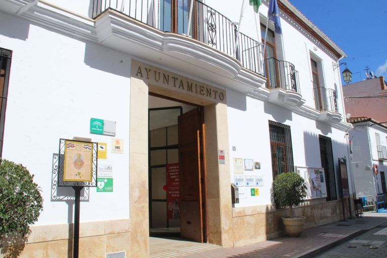 Bando del Ayuntamiento de Cártama sobre el consumo de agua potable y las excepciones temporales para determinados usos
