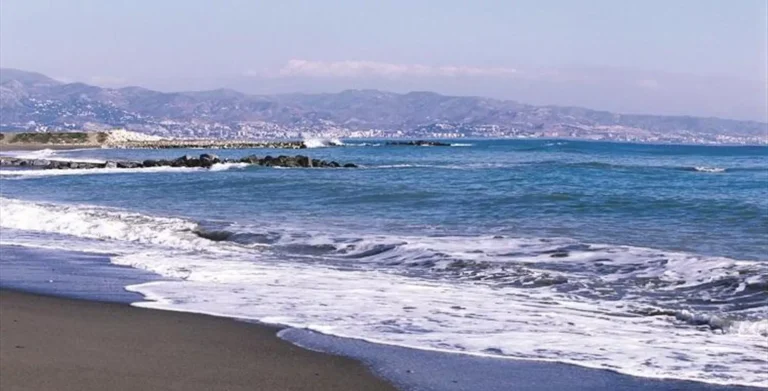 El Gobierno declarará las playas de Guadalmar y Vélez-Málaga en riesgo grave de regresión