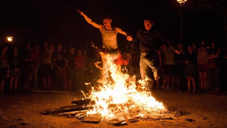 Todo listo para la Noche de San Juan en Málaga: la información sobre los fuegos artificiales y el júa