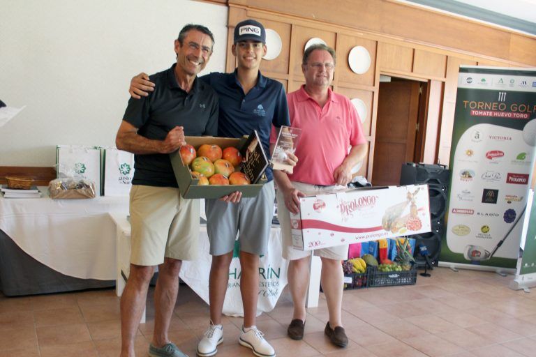 El III Torneo de Golf Tomate Huevo Toro repite éxito de convocatoria en Alhaurín Golf