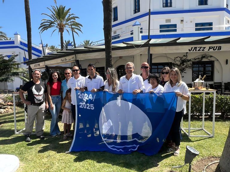 Los puertos deportivos de Estepona y La Duquesa izan sus Banderas Azules por 27 años consecutivos
