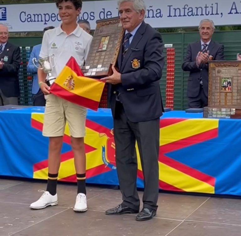 El joven malagueño Oliver De Wint gana el campeonato de España de golf infantil