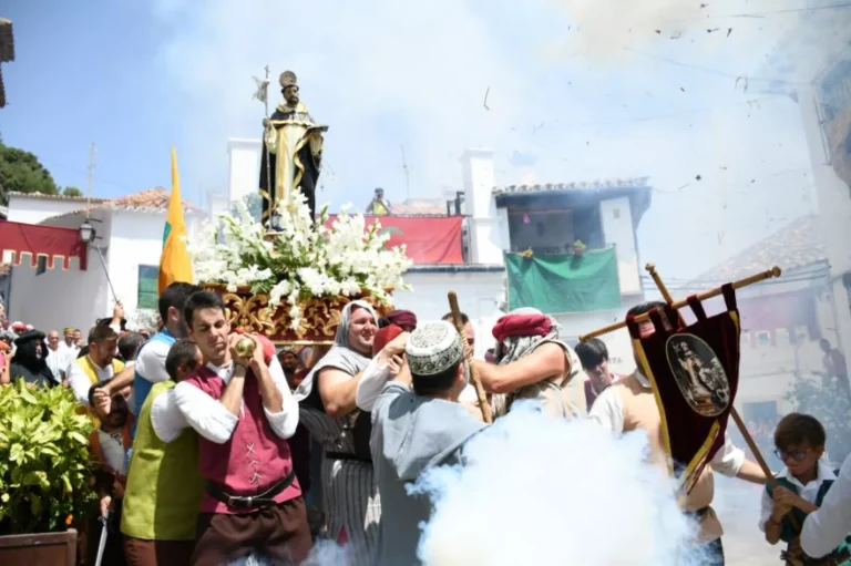 Benalauría se prepara para vivir sus tradicionales fiestas de Moros y Cristianos (vídeo)