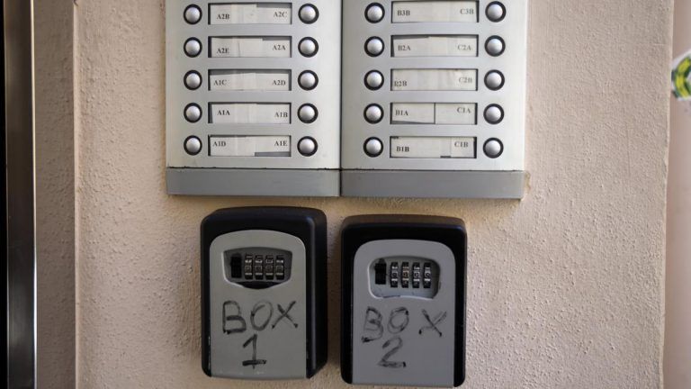 El Ayuntamiento de Málaga pide a la Junta que dé de baja 1.120 viviendas turísticas por no tener entrada independiente