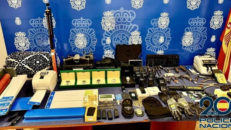 Se hicieron pasar por policías, cortaron la autovía en Málaga y se llevaron una furgoneta con droga: han sido detenidos