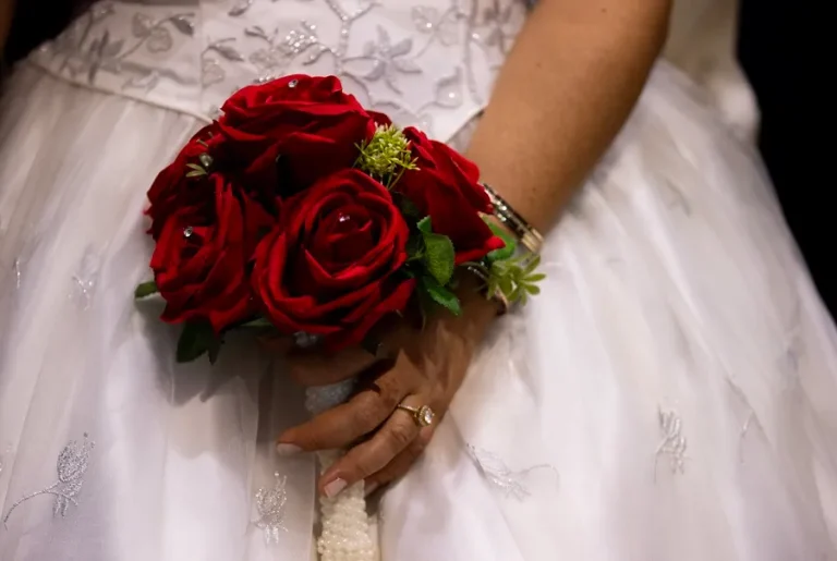 Una mujer en la UCI de Sevilla tras prenderse fuego su vestido en una boda en Nerja