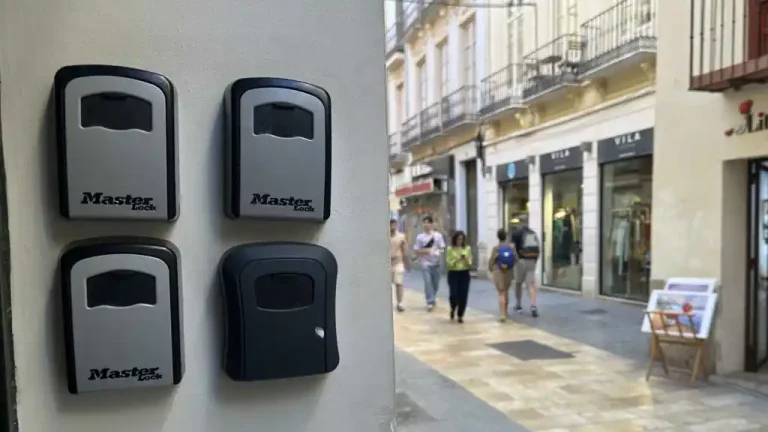 Habrá 43 barrios de Málaga donde no se podrán implantar más viviendas turísticas